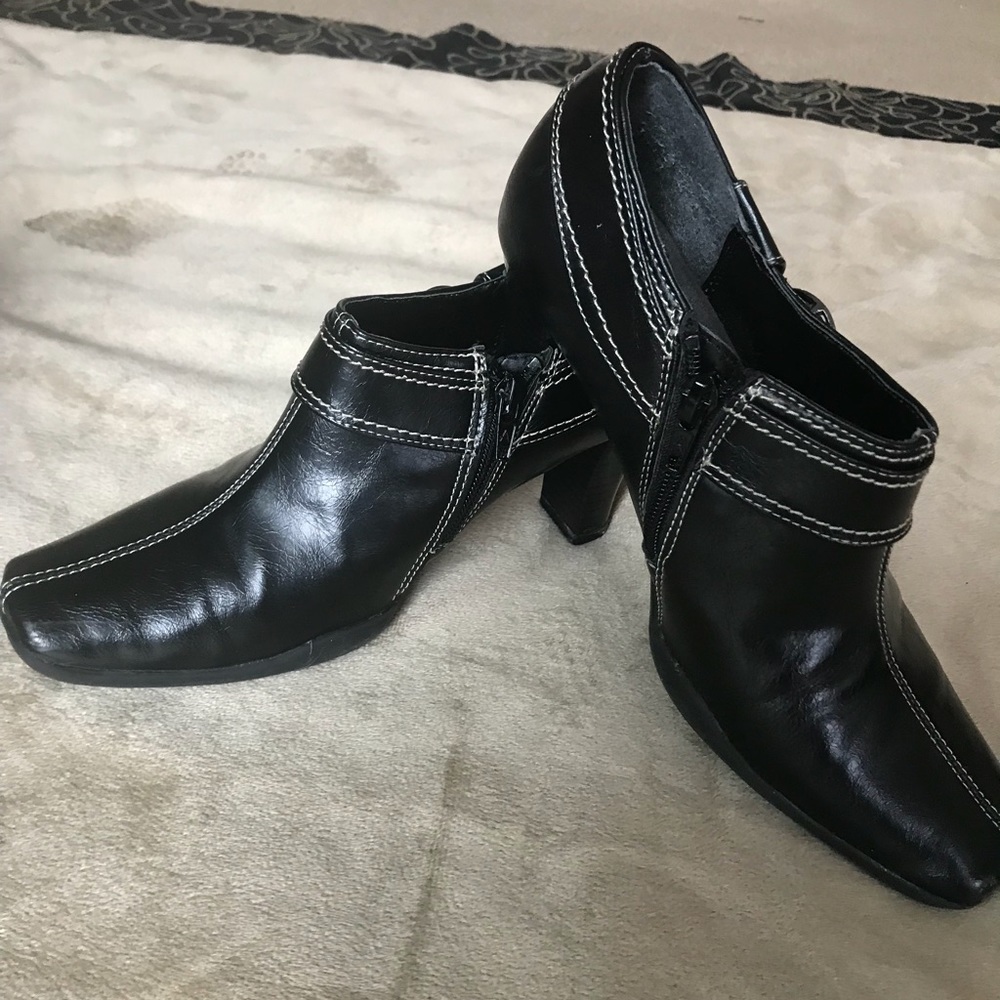 Aerosoles booties/shoes